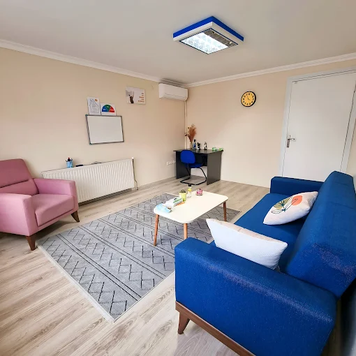 Uşak Can Psikoloji Merkezi Dış Cephesi