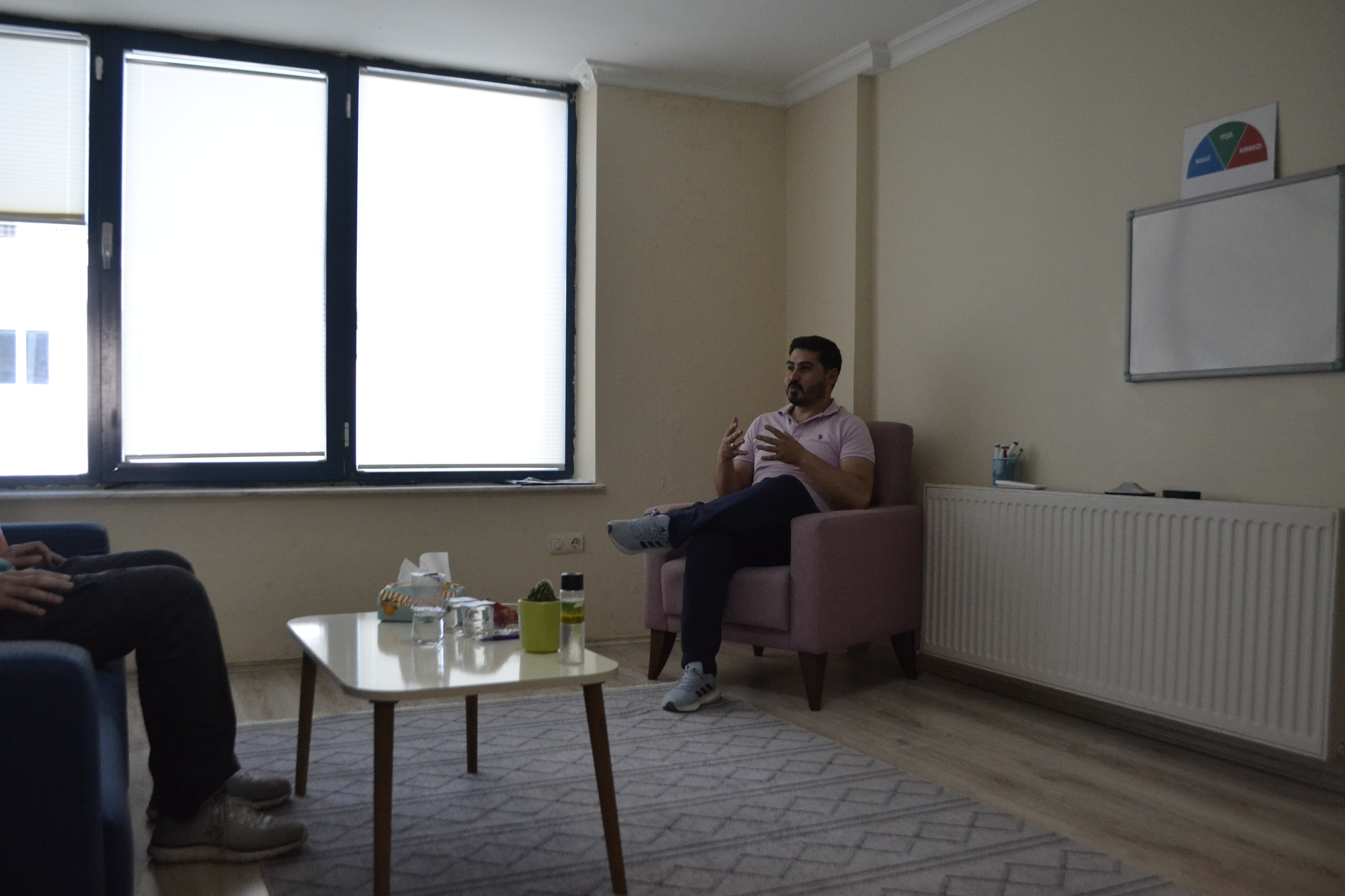 Uşak Can Psikoloji Sakin Atmosferli Terapi Odası